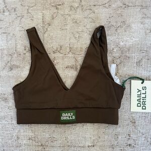 NWT Daily Drills
GO! V-NECK BRA
Small
Chocolate